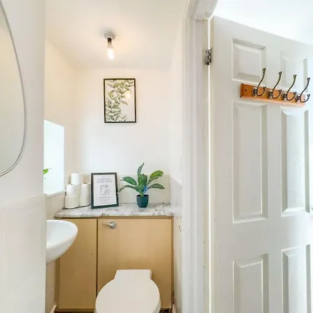 בית נופש Raygill House By Furnished 4br Shadwell House Ideal For Contractors & Relocations Families *