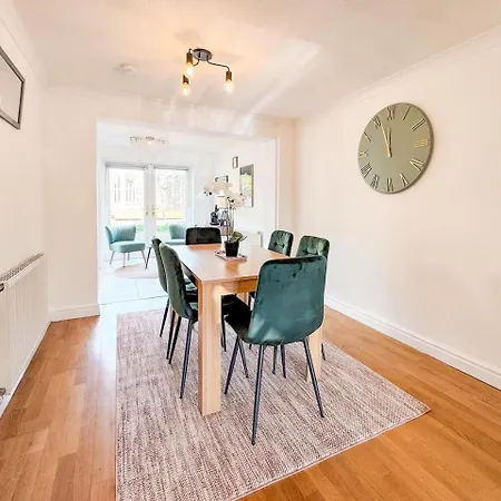 בית נופש Raygill House By Furnished 4br Shadwell House Ideal For Contractors & Relocations Families *