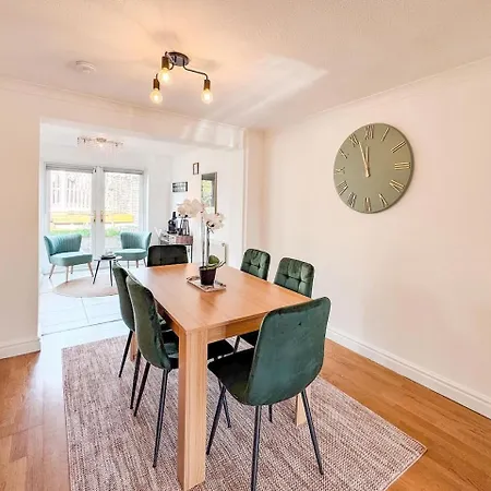 Raygill House By Furnished 4br Shadwell House Ideal For Contractors & Relocations Families לידס