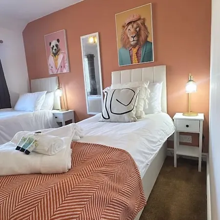 בית נופש Raygill House By Furnished 4br Shadwell House Ideal For Contractors & Relocations Families