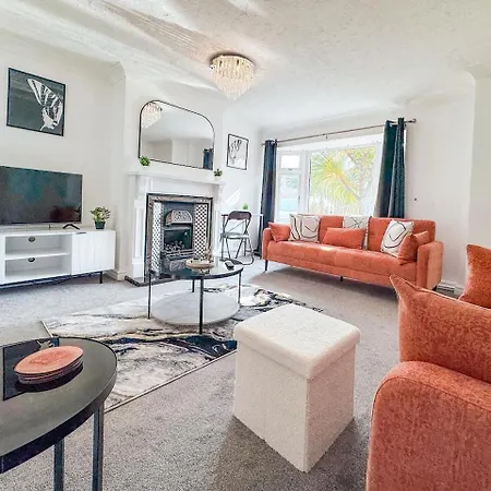 Raygill House By Furnished 4br Shadwell House Ideal For Contractors & Relocations Families بيت للعطل