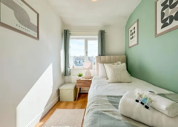 Raygill House By Furnished 4br Shadwell House Ideal For Contractors & Relocations Families Casa vacanze Leeds (West Yorkshire)