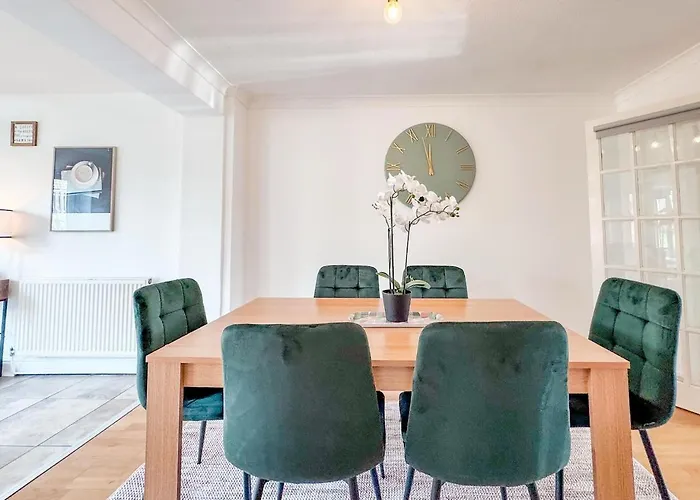 Raygill House By Furnished 4br Shadwell House Ideal For Contractors & Relocations Families * Leeds (West Yorkshire)