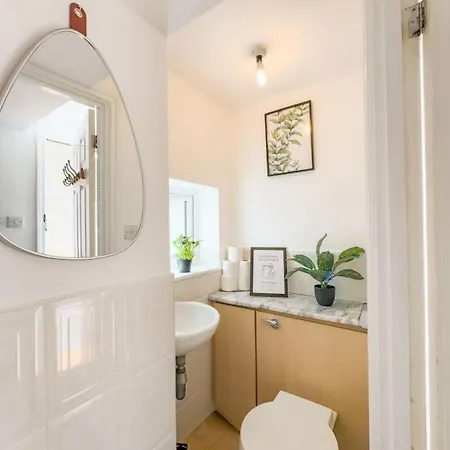 Semesterbostad Raygill House By Furnished 4br Shadwell House Ideal For Contractors & Relocations Families