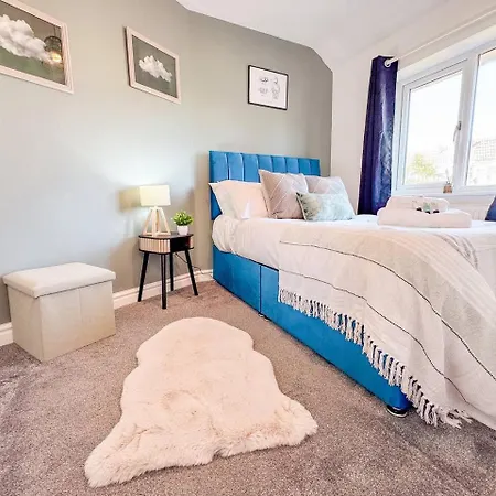 Semesterbostad Raygill House By Furnished 4br Shadwell House Ideal For Contractors & Relocations Families Leeds (West Yorkshire)