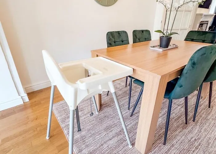 Raygill House By Furnished 4br Shadwell House Ideal For Contractors & Relocations Families